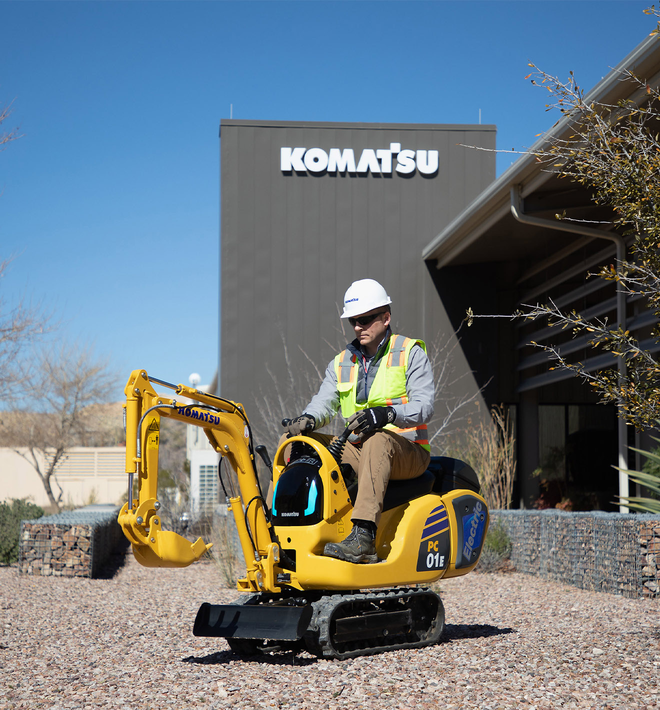 Komatsu evaluiert die elektrischen Mikrobagger PC01E-2 und PC05E-1 für den europäischen Markt 