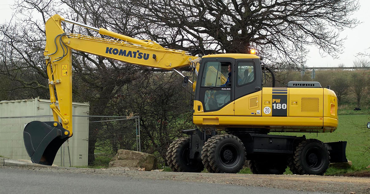 UH 1/50 Scale Komatsu PW180-11 Wheeled Excavator Diecast