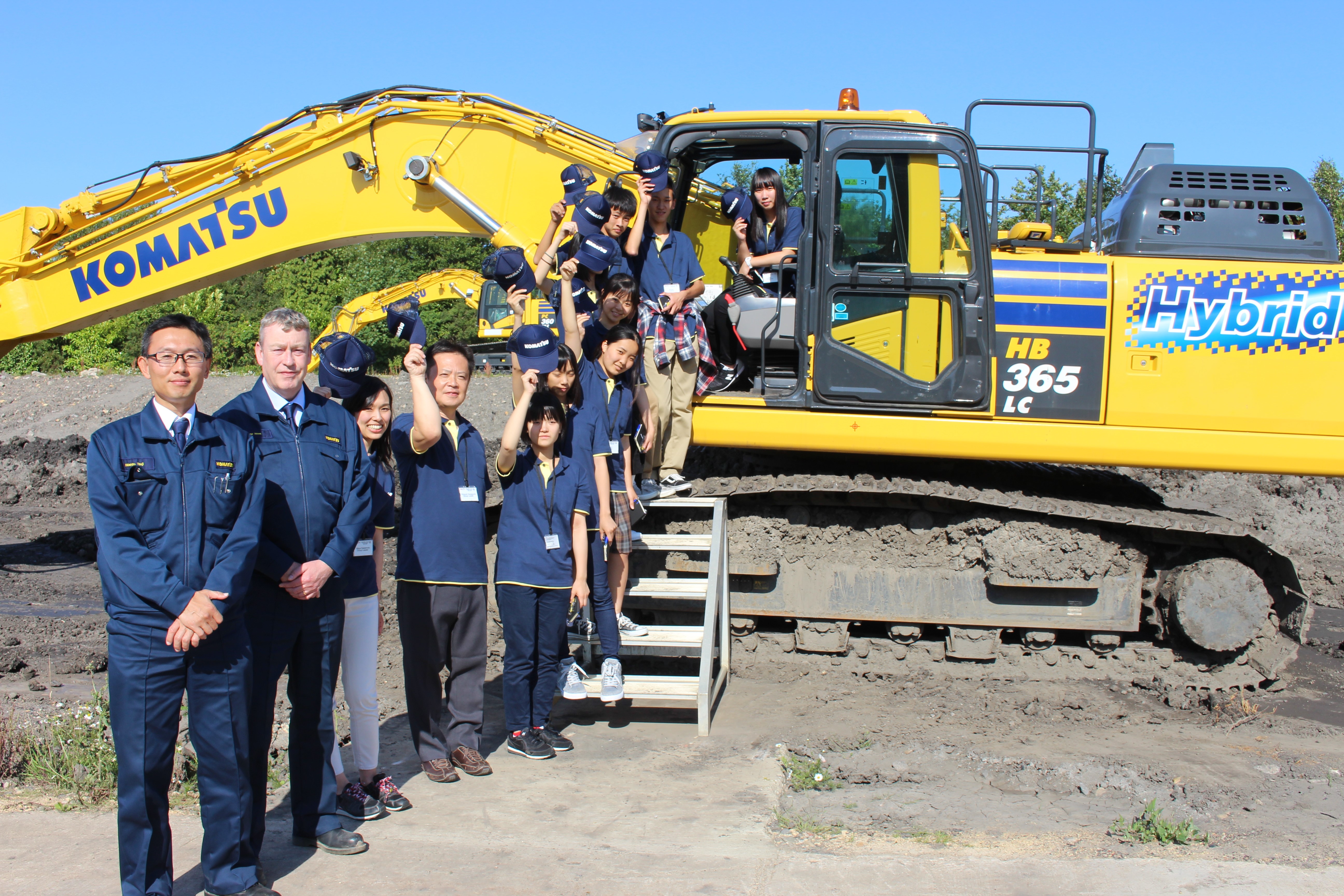Komatsu UK welcomes Japanese students