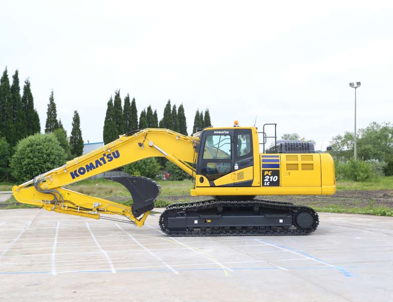 Pelle mécanique Komatsu PC210LC-11 avec marteau piqueur 1/50