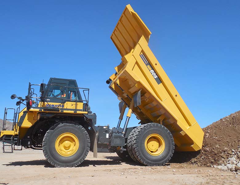 ファッションアイテム人気ランキング Komatsu Rigid Dump Trucks HD605-8 ミニカー