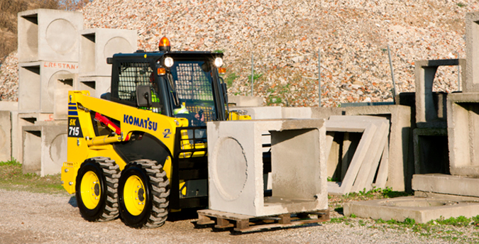 コマツ　SK820-8 タイヤ式スキッドステアローダー　1:25スケール Komatsu Skid Steer Loader SK820-8